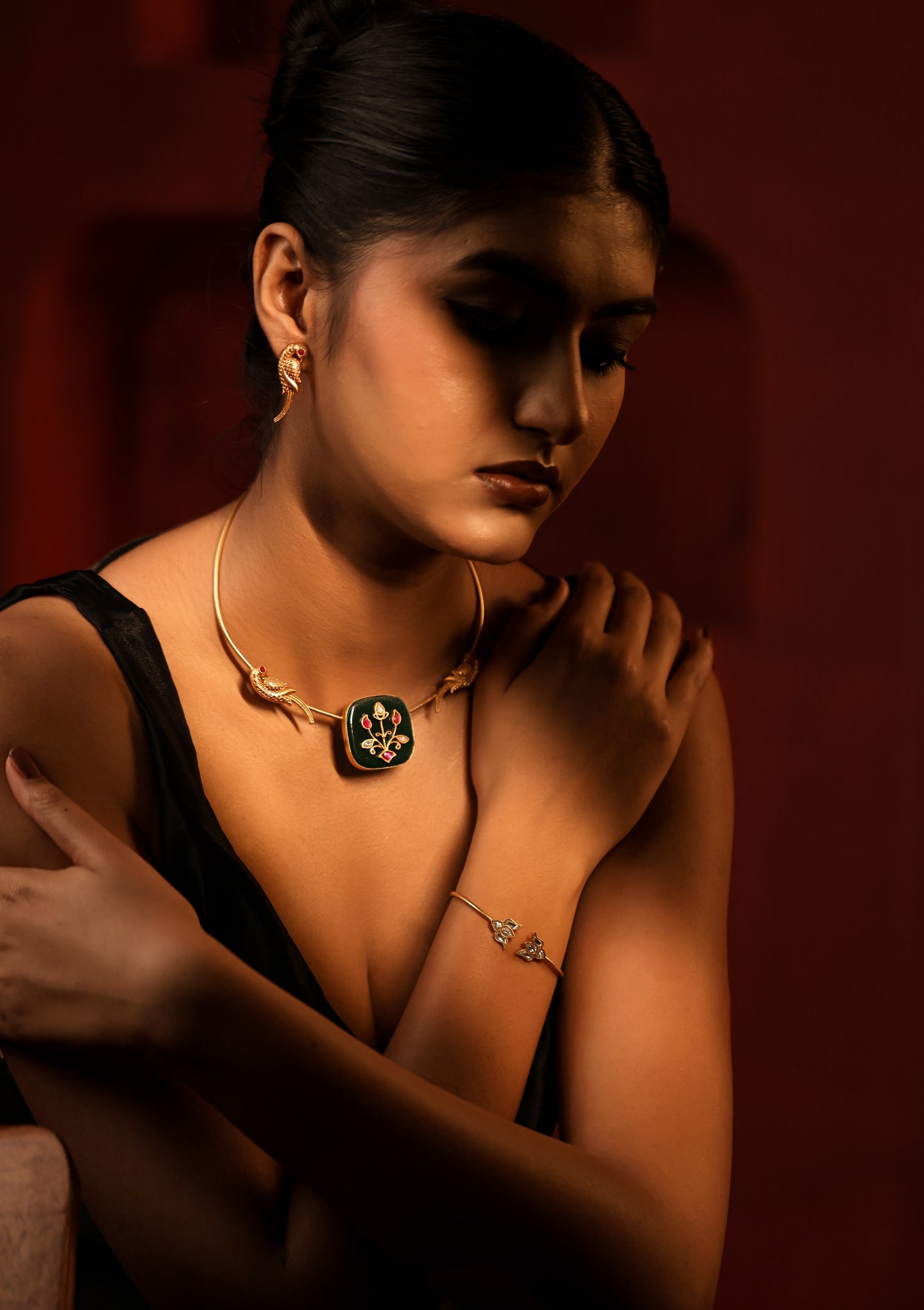 Shail Kundan Hasli Necklace Set
