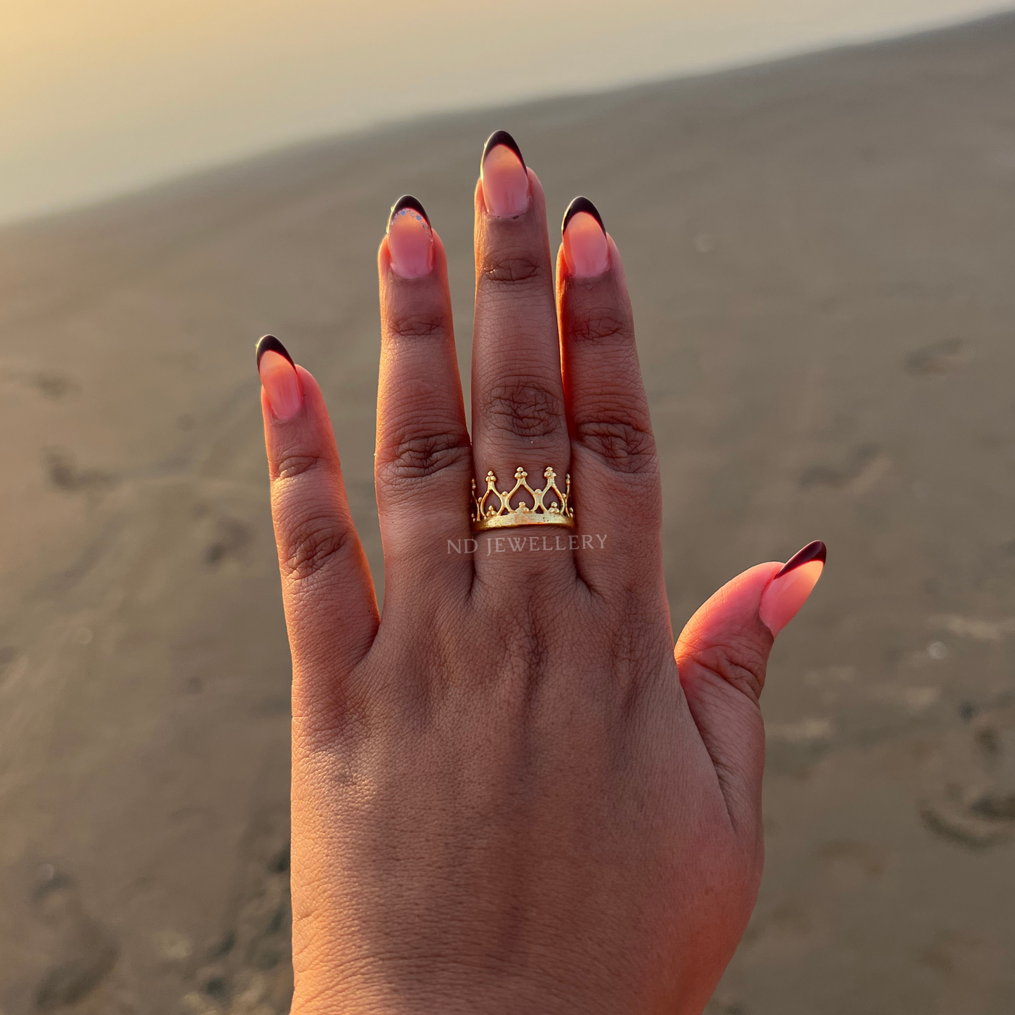 Gold ring best sale queen